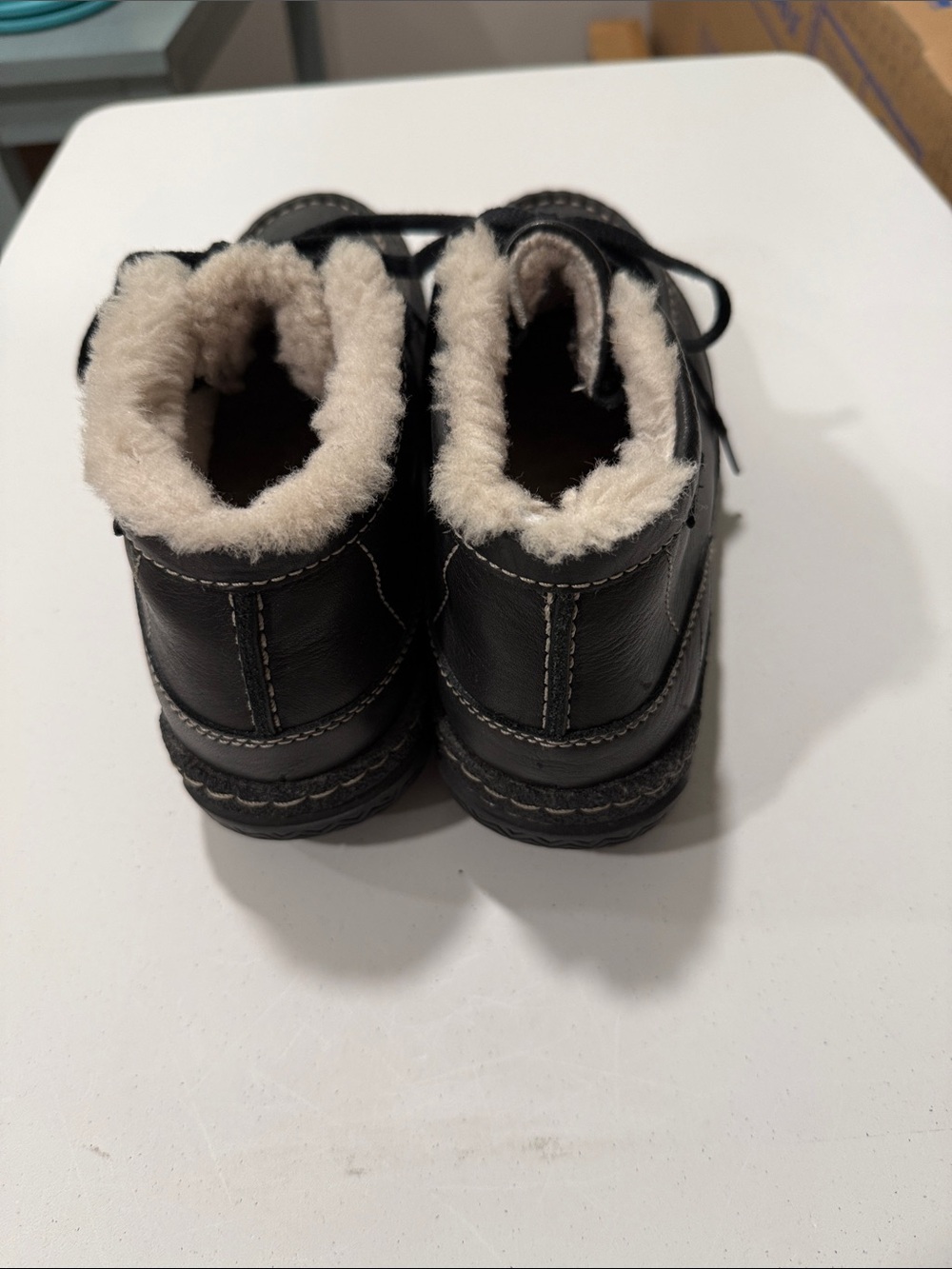 Clarks Women’s Black Leather Lace-Up Boots with Cream Fur Lining - Picture 3 of 5